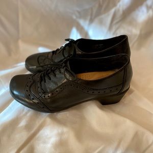 Black Vintage-style Lace-ups